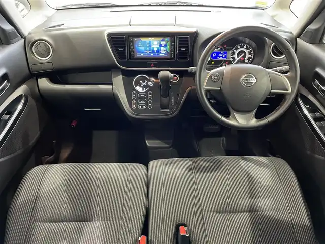 日産 デイズ ルークス ハイウェイスターX 沖縄県 2018(平30)年 3.4万km オーシャンブルーP (株)IDOMが運営する【じしゃロンコザ店】の自社ローン専用車両になりますこちらは現金またはオートローンご利用時の価格です。自社ローンご希望の方は別途その旨お申付け下さい/・純正ナビ/・Ｂｌｕｅｔｏｏｔｈ接続/・TV/・バックカメラ/・全方位カメラ/・片側パワースライドドア/・スマートキー/・プッシュスタート/・ドライブレコーダー/・コーナーセンサー/・純正アルミホイール/・オートライト
