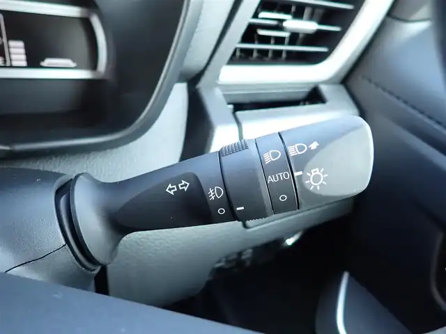 トヨタ ルーミー カスタムG－T 千葉県 2025(令7)年 0.1千km ブラックマイカメタリック/パールホワイト2トーン 【登録済未使用車】/【ブラック&パールホワイト３（X99）】/コンフォートパッケージ/純正9インチディスプレイオーディオ/・フルセグTV/Bluetooth/パノラミックビューモニター/バックカメラ/両側パワースライドドア/プッシュスタート/スマートキー2本/前席シートヒーター/スマートアシスト/・衝突警報機能/・衝突回避支援ブレーキ機能/・ブレーキ制御付誤発進抑制機能/・車線逸脱警報機能/・路側逸脱警報機能/・先行車発進お知らせ機能/・標識認識機能/・アダプティブクルーズコントロール/純正15インチAW/LEDヘッドライト/フォグライト/取扱説明書/保証書/