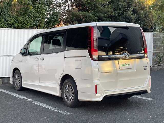 トヨタ エスクァイア ハイブリッド 茨城県 2015(平27)年 14.8万km ホワイトパールクリスタルシャイン ワンオーナー/純正SDナビ/FM/AM/CD/DVD/SD/フルセグTV/Bluetooth接続/レザーシート/アラウンドビューモニター/ALPINE製フリップダウンモニター/TRDエアロパーツ/両側電動スライドドア/シートヒーター（D＋N席）/ワイヤレス充電器/ドライブレコーダー/ビルトインETC/保証書/取扱説明書