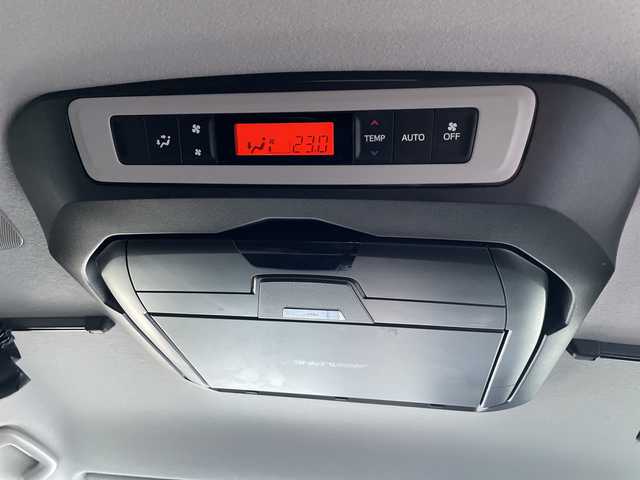 トヨタ エスクァイア ハイブリッド 茨城県 2015(平27)年 14.8万km ホワイトパールクリスタルシャイン ワンオーナー/純正SDナビ/FM/AM/CD/DVD/SD/フルセグTV/Bluetooth接続/レザーシート/アラウンドビューモニター/ALPINE製フリップダウンモニター/TRDエアロパーツ/両側電動スライドドア/シートヒーター（D＋N席）/ワイヤレス充電器/ドライブレコーダー/ビルトインETC/保証書/取扱説明書