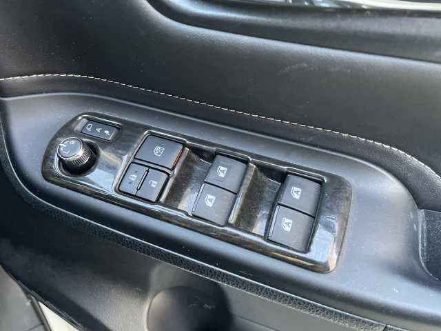 トヨタ エスクァイア ハイブリッド 茨城県 2015(平27)年 14.8万km ホワイトパールクリスタルシャイン ワンオーナー/純正SDナビ/FM/AM/CD/DVD/SD/フルセグTV/Bluetooth接続/レザーシート/アラウンドビューモニター/ALPINE製フリップダウンモニター/TRDエアロパーツ/両側電動スライドドア/シートヒーター（D＋N席）/ワイヤレス充電器/ドライブレコーダー/ビルトインETC/保証書/取扱説明書