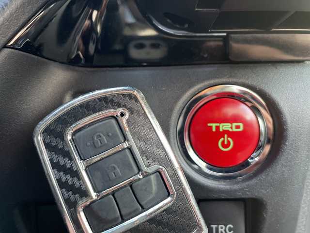 トヨタ エスクァイア ハイブリッド 茨城県 2015(平27)年 14.8万km ホワイトパールクリスタルシャイン ワンオーナー/純正SDナビ/FM/AM/CD/DVD/SD/フルセグTV/Bluetooth接続/レザーシート/アラウンドビューモニター/ALPINE製フリップダウンモニター/TRDエアロパーツ/両側電動スライドドア/シートヒーター（D＋N席）/ワイヤレス充電器/ドライブレコーダー/ビルトインETC/保証書/取扱説明書