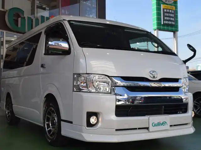 トヨタ ハイエース GL 神奈川県 2019(平31)年 2.7万km ホワイトパールクリスタルシャイン ワンオーナー/後席オリジナル仮装あり/（ベット＆リビングテーブル）/後席モニター/ローダウン/ハイルーフ/カロッテェリア2WAYナビ/バックカメラ/地デジ視聴可/左後パワースライドドア/社外フリップダウンモニター/フロントスポイラー/オートライト/デジタルインナーミラー/スペアキー×１/ビルトインETC/新車時整備手帳/【保証書】/取扱説明書