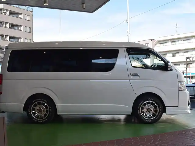 トヨタ ハイエース GL 神奈川県 2019(平31)年 2.7万km ホワイトパールクリスタルシャイン ワンオーナー/後席オリジナル仮装あり/（ベット＆リビングテーブル）/後席モニター/ローダウン/ハイルーフ/カロッテェリア2WAYナビ/バックカメラ/地デジ視聴可/左後パワースライドドア/社外フリップダウンモニター/フロントスポイラー/オートライト/デジタルインナーミラー/スペアキー×１/ビルトインETC/新車時整備手帳/【保証書】/取扱説明書