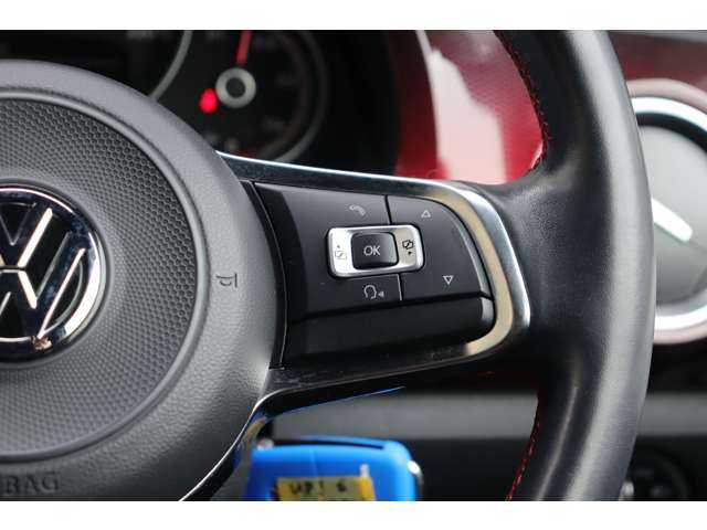 フォルクスワーゲン アップ ＧＴＩ 大分県 2018(平30)年 5万km ピュアホワイト 純正オーディオ/・Bluetooth/・USB/・AUX/・SD/前席シートヒーター/社外ＬＥＤ/・オートライト/純正１７インチアルミホイール/ドラレコ前後(DRV-325)/パーキングセンサー/アイドリングストップ（キャンセラーあり）/純正フロアマット/ETC