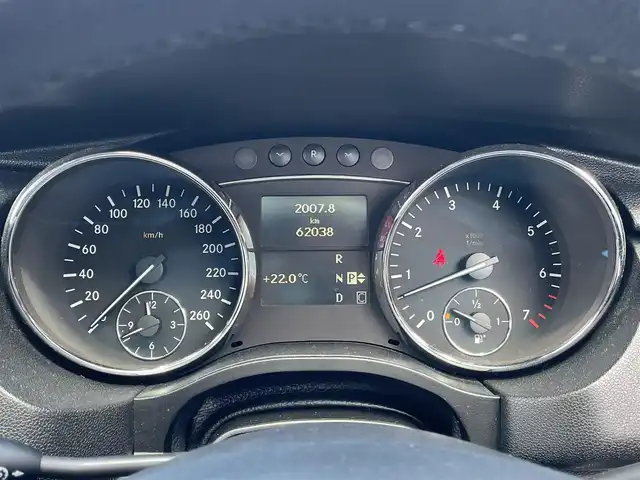 メルセデス・ベンツ Ｒ３５０ 4MATIC 道央・札幌 2009(平21)年 6.2万km オブシディアンブラック サンルーフ開閉不良/サンルーフ/純正ナビ/ワンセグTV/CD/DVD/バックカメラ/本革シート/パワーシート/シートヒーター/シートメモリー/パワーバックドア/コーナーセンサー/クルーズコントロール/HIDヘッドライト/フォグランプ/社外17インチアルミホイール/純正19インチアルミホイール夏タイヤ積み込み/リモコンキー2本/ETC