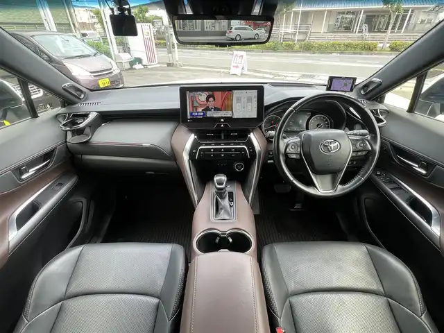 トヨタ ハリアー Z レザーパッケージ 京都府 2020(令2)年 4.6万km ホワイトパールクリスタルシャイン  モデリスタエアロキット(フロントLED付き)/ トヨタセーフティセンス/ 黒レザーシート/・　D/N席パワーシート/・　D/N席シートヒーター・エアーシート/・　D席メモリーシート/ 12.3インチディスプレイオーディオ/・　JBLプレミアムサウンドシステム/・　ナビキット/・　フルセグ/BTオーディオ/・　バックカメラ/・　USB接続/ ビルトインETC2.0/ 前後ドラレコ/ 社外レーダー/ デジタルインナーミラー/ ヘッドアップディスプレイ/ ハンドルヒーター/ パワーバックドア/ 左右独立オートエアコン/ 電動パーキング/ クリアランスソナー/ 純正19インチアルミホイール/ 純正フロアマット/ ドアバイザー/ 車両取説/ 新車時保証書