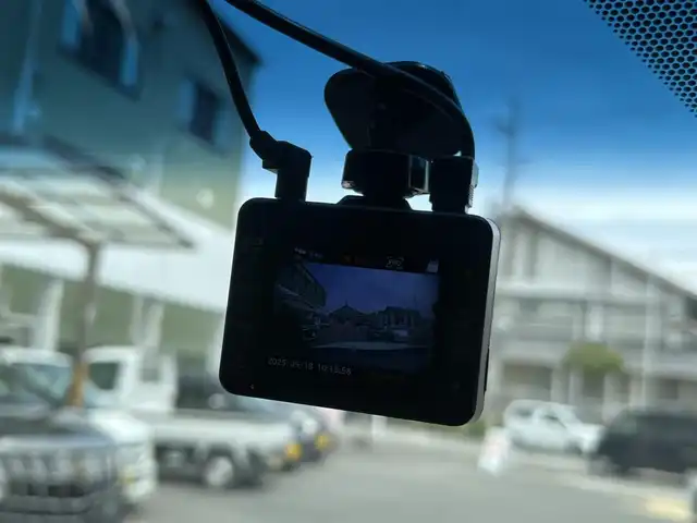 トヨタ ハリアー Z レザーパッケージ 京都府 2020(令2)年 4.6万km ホワイトパールクリスタルシャイン  モデリスタエアロキット(フロントLED付き)/ トヨタセーフティセンス/ 黒レザーシート/・　D/N席パワーシート/・　D/N席シートヒーター・エアーシート/・　D席メモリーシート/ 12.3インチディスプレイオーディオ/・　JBLプレミアムサウンドシステム/・　ナビキット/・　フルセグ/BTオーディオ/・　バックカメラ/・　USB接続/ ビルトインETC2.0/ 前後ドラレコ/ 社外レーダー/ デジタルインナーミラー/ ヘッドアップディスプレイ/ ハンドルヒーター/ パワーバックドア/ 左右独立オートエアコン/ 電動パーキング/ クリアランスソナー/ 純正19インチアルミホイール/ 純正フロアマット/ ドアバイザー/ 車両取説/ 新車時保証書