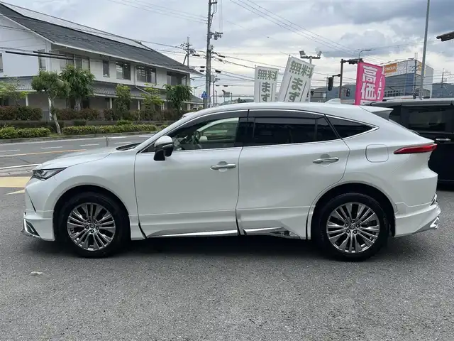 トヨタ ハリアー Z レザーパッケージ 京都府 2020(令2)年 4.6万km ホワイトパールクリスタルシャイン  モデリスタエアロキット(フロントLED付き)/ トヨタセーフティセンス/ 黒レザーシート/・　D/N席パワーシート/・　D/N席シートヒーター・エアーシート/・　D席メモリーシート/ 12.3インチディスプレイオーディオ/・　JBLプレミアムサウンドシステム/・　ナビキット/・　フルセグ/BTオーディオ/・　バックカメラ/・　USB接続/ ビルトインETC2.0/ 前後ドラレコ/ 社外レーダー/ デジタルインナーミラー/ ヘッドアップディスプレイ/ ハンドルヒーター/ パワーバックドア/ 左右独立オートエアコン/ 電動パーキング/ クリアランスソナー/ 純正19インチアルミホイール/ 純正フロアマット/ ドアバイザー/ 車両取説/ 新車時保証書