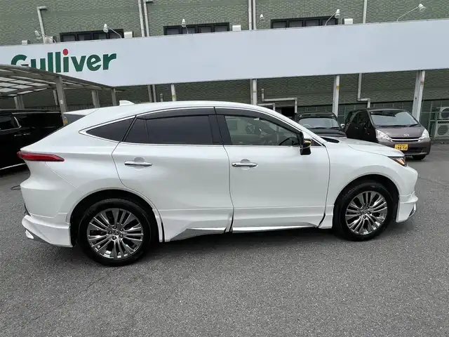 トヨタ ハリアー Z レザーパッケージ 京都府 2020(令2)年 4.6万km ホワイトパールクリスタルシャイン  モデリスタエアロキット(フロントLED付き)/ トヨタセーフティセンス/ 黒レザーシート/・　D/N席パワーシート/・　D/N席シートヒーター・エアーシート/・　D席メモリーシート/ 12.3インチディスプレイオーディオ/・　JBLプレミアムサウンドシステム/・　ナビキット/・　フルセグ/BTオーディオ/・　バックカメラ/・　USB接続/ ビルトインETC2.0/ 前後ドラレコ/ 社外レーダー/ デジタルインナーミラー/ ヘッドアップディスプレイ/ ハンドルヒーター/ パワーバックドア/ 左右独立オートエアコン/ 電動パーキング/ クリアランスソナー/ 純正19インチアルミホイール/ 純正フロアマット/ ドアバイザー/ 車両取説/ 新車時保証書
