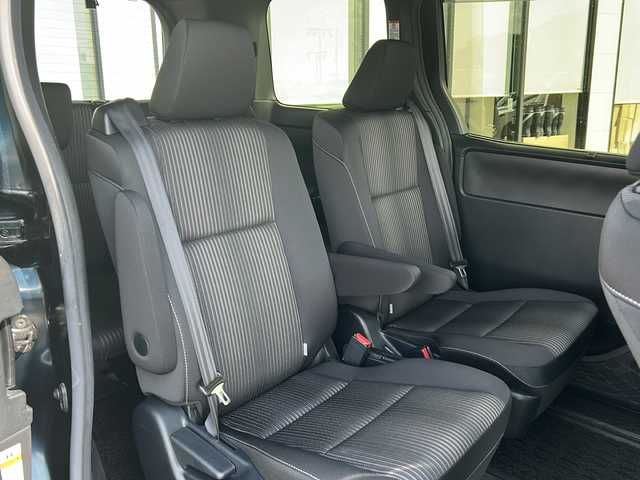 トヨタ ヴォクシー ZS 煌Ⅱ 岐阜県 2019(平31)年 4.4万km ブラッキッシュアゲハガラスフレーク 登録時走行距離43545km/純正１１インチＳＤナビ　/フルセグＴＶ　/両側パワースライドドア　/フリップダウンモニター１２，８インチ　/純正アルミホイール　/純正フロアマット/純正エアロ（前方）/バックカメラ　/前後ドライブレコーダー　/クルーズコントロール　/ドアバイザー/ＬＥＤライト/フォグランプ/オートライト　/ビルトインＥＴＣ/プッシュスタート/スマートキー/スペアキー1本/レーンキープアシスト/アイドリングストップ/横滑り防止装置/盗難防止装置/衝突被害軽減システム/USB入力端子