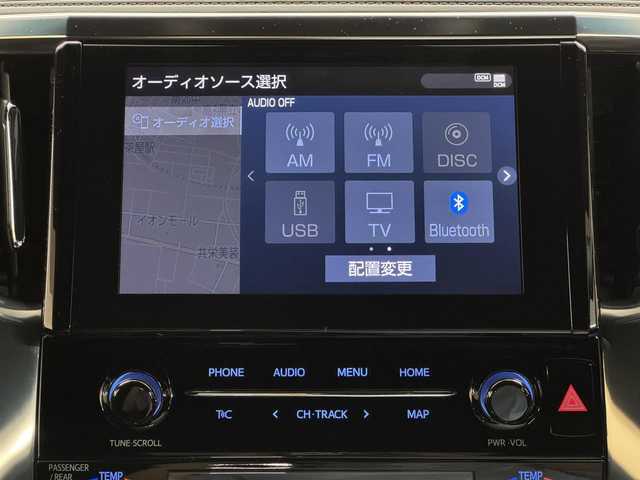 トヨタ アルファード S タイプゴールドⅢ 三重県 2022(令4)年 2.4万km ホワイトパールクリスタルシャイン ガソリン/FF/MTモード付インパネCVT/純正 9インチディスプレイオーディオ（ナビ搭載）/（AM/FM/CD*/DVD*/USB/iPod/Bluetooth/TV*/Miracast/AppleCarPlay/AndroidAuto）*…OP/12.1インチ 後席モニター V12T-R68C（純正）/バックガイドモニター/両側パワースライドドア/ドライブレコーダー 前方/ビルトインETC/Toyota Safety Sense/●プリクラッシュセーフティ/●レーントレーシングアシスト/●レーダークルコン/●ロードサインアシスト/●アダプティブハイビームシステム/・先行車発進告知機能/・クリアランスソナー/ブラインドスポットモニター/・パーキングサポートブレーキ（前後静止物、後方接近車両）/・など/装備/・【OP】ツインムーンルーフ/・【OP】デジタルインナーミラー/3眼LEDヘッドランプ（専用加飾）/・ハーフレザーシート/・左右＆後席独立オートエアコン/・パワーバックドア/・オットマンシート（2nd）/・AC100Vコンセント（100W）/・ステアリングスイッチ/・電子パーキングブレーキ＆ブレーキホールド/・オートライト/・純正18inAW/・保/取/ナビ取/など