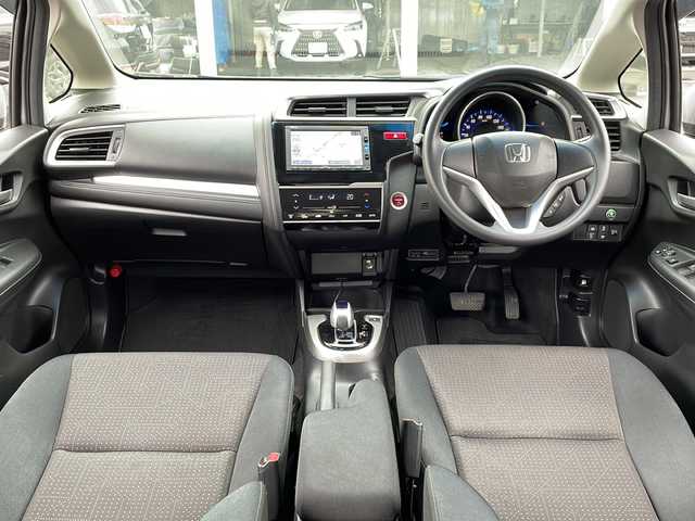 ホンダ フィット ハイブリット Fパッケージ 道北・旭川 2016(平28)年 4.2万km アラバスターシルバーメタリック /４WD//禁煙車//純正ナビ//ＣＤ・ＳＤ・ＢＴ・ワンセグＴＶ//バックカメラ//スマートキー//ワイパーデアイサー//ミラーヒーター//ETC//純正フロアマット//ドアバイザー//横滑り防止機能//ABS//盗難防止装置//スペアキー１