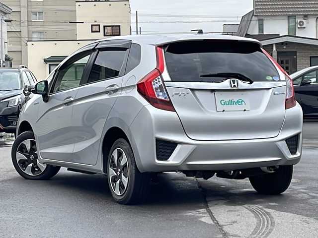 ホンダ フィット ハイブリット Fパッケージ 道北・旭川 2016(平28)年 4.2万km アラバスターシルバーメタリック /４WD//禁煙車//純正ナビ//ＣＤ・ＳＤ・ＢＴ・ワンセグＴＶ//バックカメラ//スマートキー//ワイパーデアイサー//ミラーヒーター//ETC//純正フロアマット//ドアバイザー//横滑り防止機能//ABS//盗難防止装置//スペアキー１