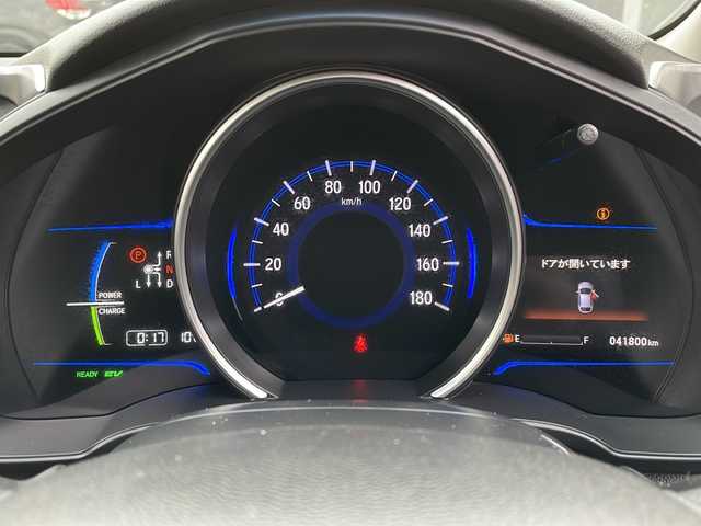 ホンダ フィット ハイブリット Fパッケージ 道北・旭川 2016(平28)年 4.2万km アラバスターシルバーメタリック /４WD//禁煙車//純正ナビ//ＣＤ・ＳＤ・ＢＴ・ワンセグＴＶ//バックカメラ//スマートキー//ワイパーデアイサー//ミラーヒーター//ETC//純正フロアマット//ドアバイザー//横滑り防止機能//ABS//盗難防止装置//スペアキー１