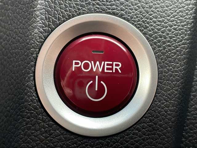 ホンダ フィット ハイブリット Fパッケージ 道北・旭川 2016(平28)年 4.2万km アラバスターシルバーメタリック /４WD//禁煙車//純正ナビ//ＣＤ・ＳＤ・ＢＴ・ワンセグＴＶ//バックカメラ//スマートキー//ワイパーデアイサー//ミラーヒーター//ETC//純正フロアマット//ドアバイザー//横滑り防止機能//ABS//盗難防止装置//スペアキー１