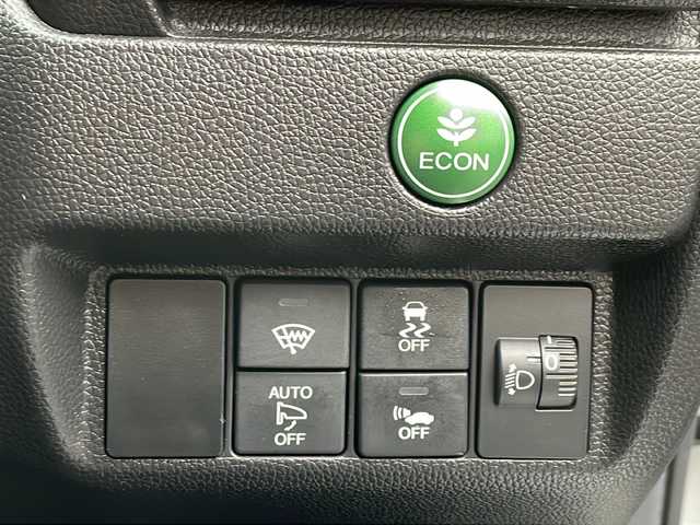 ホンダ フィット ハイブリット Fパッケージ 道北・旭川 2016(平28)年 4.2万km アラバスターシルバーメタリック /４WD//禁煙車//純正ナビ//ＣＤ・ＳＤ・ＢＴ・ワンセグＴＶ//バックカメラ//スマートキー//ワイパーデアイサー//ミラーヒーター//ETC//純正フロアマット//ドアバイザー//横滑り防止機能//ABS//盗難防止装置//スペアキー１