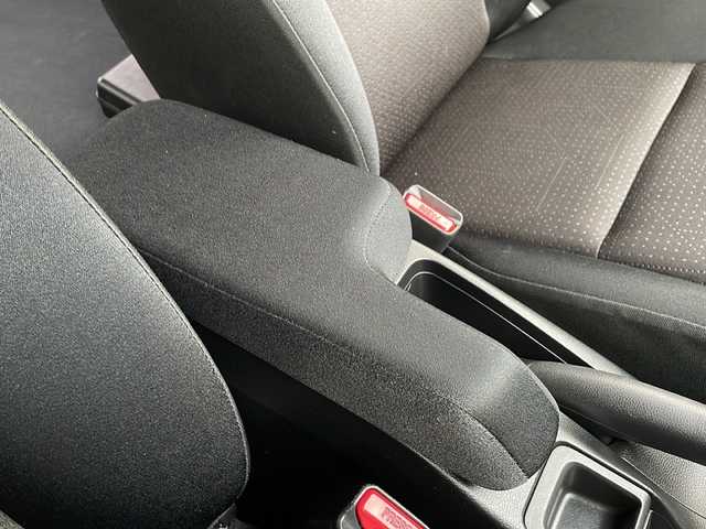 ホンダ フィット ハイブリット Fパッケージ 道北・旭川 2016(平28)年 4.2万km アラバスターシルバーメタリック /４WD//禁煙車//純正ナビ//ＣＤ・ＳＤ・ＢＴ・ワンセグＴＶ//バックカメラ//スマートキー//ワイパーデアイサー//ミラーヒーター//ETC//純正フロアマット//ドアバイザー//横滑り防止機能//ABS//盗難防止装置//スペアキー１