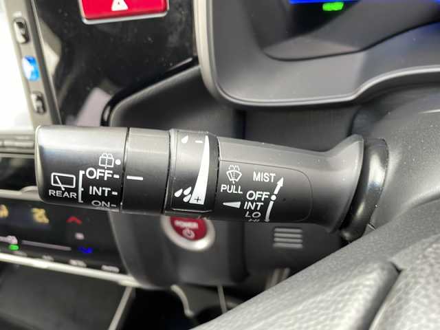 ホンダ フィット ハイブリット Fパッケージ 道北・旭川 2016(平28)年 4.2万km アラバスターシルバーメタリック /４WD//禁煙車//純正ナビ//ＣＤ・ＳＤ・ＢＴ・ワンセグＴＶ//バックカメラ//スマートキー//ワイパーデアイサー//ミラーヒーター//ETC//純正フロアマット//ドアバイザー//横滑り防止機能//ABS//盗難防止装置//スペアキー１