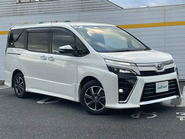 トヨタ ヴォクシー ZS 煌Ⅲ 埼玉県 2021(令3)年 2.8万km ホワイトパールクリスタルシャイン ・ワンオーナー/・純正ディーラーナビ（CD/DVD/BT/フルセグ）/・ハーフレザー/・クルーズコントロール/・コーナーセンサー/・バックカメラ/・ドライブレコーダー/・ETC