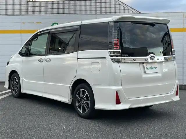 トヨタ ヴォクシー ZS 煌Ⅲ 埼玉県 2021(令3)年 2.8万km ホワイトパールクリスタルシャイン ・ワンオーナー/・純正ディーラーナビ（CD/DVD/BT/フルセグ）/・ハーフレザー/・クルーズコントロール/・コーナーセンサー/・バックカメラ/・ドライブレコーダー/・ETC