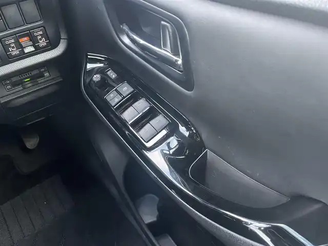 トヨタ ヴォクシー ZS 煌Ⅲ 埼玉県 2021(令3)年 2.8万km ホワイトパールクリスタルシャイン ・ワンオーナー/・純正ディーラーナビ（CD/DVD/BT/フルセグ）/・ハーフレザー/・クルーズコントロール/・コーナーセンサー/・バックカメラ/・ドライブレコーダー/・ETC