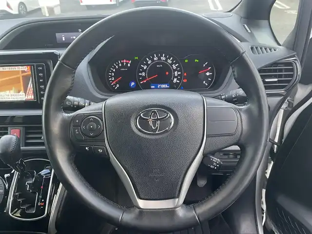 トヨタ ヴォクシー ZS 煌Ⅲ 埼玉県 2021(令3)年 2.8万km ホワイトパールクリスタルシャイン ・ワンオーナー/・純正ディーラーナビ（CD/DVD/BT/フルセグ）/・ハーフレザー/・クルーズコントロール/・コーナーセンサー/・バックカメラ/・ドライブレコーダー/・ETC