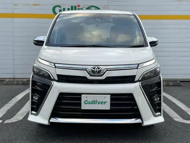 トヨタ ヴォクシー ZS 煌Ⅲ 埼玉県 2021(令3)年 2.8万km ホワイトパールクリスタルシャイン ・ワンオーナー/・純正ディーラーナビ（CD/DVD/BT/フルセグ）/・ハーフレザー/・クルーズコントロール/・コーナーセンサー/・バックカメラ/・ドライブレコーダー/・ETC
