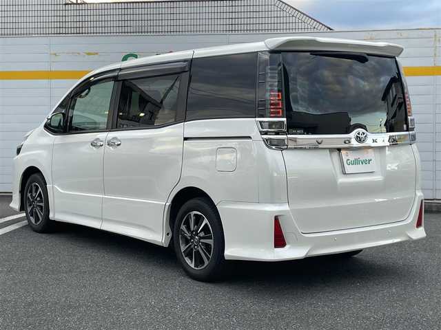 トヨタ ヴォクシー ZS 煌Ⅲ 埼玉県 2021(令3)年 2.8万km ホワイトパールクリスタルシャイン ・ワンオーナー/・純正ディーラーナビ（CD/DVD/BT/フルセグ）/・ハーフレザー/・クルーズコントロール/・コーナーセンサー/・バックカメラ/・ドライブレコーダー/・ETC