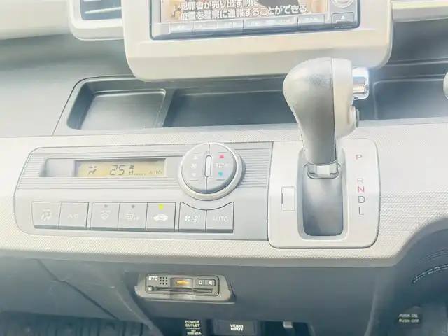 ホンダ フリード ハイブリット ジャストセレクション 福岡県 2012(平24)年 8.9万km プレミアムブラキッシュパール (株)IDOMが運営する【じしゃロン八幡西店】の自社ローン専用車両になります。こちらは現金またはオートローンご利用時の価格です。自社ローンご希望の方は別途その旨お申付け下さい/純正HDDナビ/CD、DVD、MSV、ワンセグTV/ハーフレザーシート/クルーズコントロール/ドライブレコーダー(ZDR016)/バックカメラ/ビルトインETC/ステアリングリモコン/スマートキー/両側パワースライドドア/オートライト/ISOFIX/横滑り防止/ドアバイザー/サマータイヤ4本