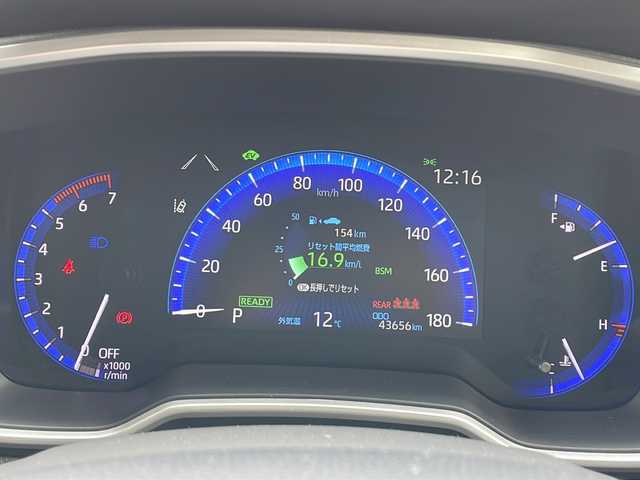 トヨタ カローラ クロス ハイブリッド Z 道東・釧路十勝 2022(令4)年 4.4万km セメントグレーメタリック ・ワンオーナー/・４WD/・寒冷地仕様/・ガラスルーフ/・純正ディスプレイオーディオ/（AM・FM・BT・Miracast・ナビ・フルセグ）/・全方位カメラ/・ETC２．０/・デジタルインナーミラー/・運転席パワーシート/・ハーフレザーシート/・ステアリングヒーター/・電動格納ミラー/・ABS/・車線逸脱防止機能/・スマートキー/・プッシュスタート/・ドアバイザー/・純正アルミホイール/・純正フロアマット/・横滑り防止装置/・GANADORマフラー/（純正マフラー積み込み）/・保証書/・取扱説明書