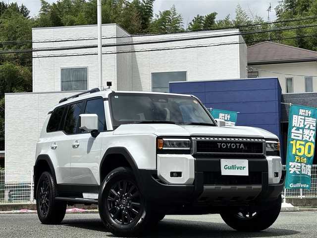 トヨタ ランドクルーザー ２５０ VX 熊本県 2025(令7)年 0.1万km未満 プラチナホワイトパールマイカ ワンオーナー/サンルーフ/4WD/純正ディスプレイオーディオ（ナビ機能付き）/【フルセグTV/Bluetooth/Miracast/HDMI/ラジオ】/パノラミックビューモニター/デジタルインナーミラー/トヨタチームメイト/レーダークルーズコントロール/レーンディパーチャーアラート/ブラインドスポットモニター/プリクラッシュセーフティ/プロアクティブドライビングアシスト/クリアランスソナー/パーキングサポートブレーキ/リヤクロストラフィックアラート/後方車両接近告知/リヤカメラディテクション/安心降車アシスト/周辺車両接近時サポート/ロードサインアシスト/パワーバックドア/黒革シート/運転席パワーシート/前席エアーシート/シートヒーター/ルーフレール/純正18インチAW/ビルトインETC2.0/オートライト/オートハイビーム/LEDヘッドライト/前後フォグランプ/純正フロアマット/保証書