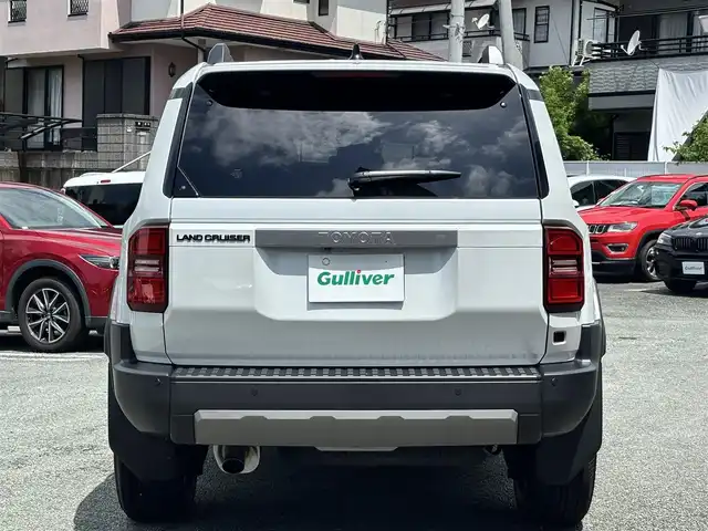 トヨタ ランドクルーザー ２５０ VX 熊本県 2025(令7)年 0.1万km未満 プラチナホワイトパールマイカ ワンオーナー/サンルーフ/4WD/純正ディスプレイオーディオ（ナビ機能付き）/【フルセグTV/Bluetooth/Miracast/HDMI/ラジオ】/パノラミックビューモニター/デジタルインナーミラー/トヨタチームメイト/レーダークルーズコントロール/レーンディパーチャーアラート/ブラインドスポットモニター/プリクラッシュセーフティ/プロアクティブドライビングアシスト/クリアランスソナー/パーキングサポートブレーキ/リヤクロストラフィックアラート/後方車両接近告知/リヤカメラディテクション/安心降車アシスト/周辺車両接近時サポート/ロードサインアシスト/パワーバックドア/黒革シート/運転席パワーシート/前席エアーシート/シートヒーター/ルーフレール/純正18インチAW/ビルトインETC2.0/オートライト/オートハイビーム/LEDヘッドライト/前後フォグランプ/純正フロアマット/保証書