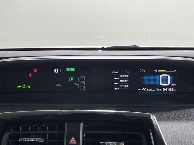 トヨタ プリウス A 神奈川県 2019(令1)年 5.5万km ホワイトパールクリスタルシャイン 純正9インチナビ/(CD、DVD、Bluetooth、フルセグTV)/バックカメラ/トヨタセーフティーセンス/BSM/パーキングアシスト/前後クリアランスソナー/HUD(ヘッドアップディスプレイ)/ビルトインETC/社外前方ドライブレコーダー/革巻きステアリング/ステアリングスイッチ/D席パワーシート/LEDヘッドライト/オートライト/オートハイビーム/LEDフォグランプ/純正15インチアルミホイール/プッシュスタート/スマートキー