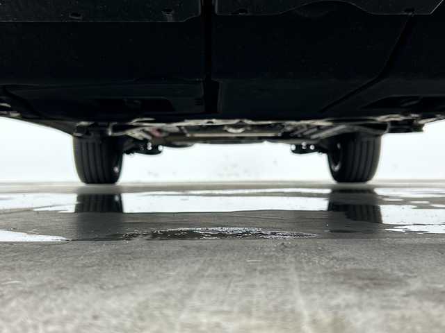 トヨタ カローラ クロス ハイブリッド Z 三重県 2024(令6)年 3.3万km アティチュードブラックマイカ 純正ナビ/・AM/FM/フルセグ/Bluetooth/USB/バックカメラ/トヨタセーフティセンス/・レーダークルーズコントロール/・リアクロストラフィックアラート/・ロードサインアシスト/・クリアランスソナー/・プリクラッシュセーフティ/・ブラインドスポットモニター/・パーキングサポートブレーキ/パワーバックドア/ハーフレザーシート/オートハイビーム/前席シートヒーター/ビルトインETC2.0/ステアリングスイッチ/純正18インチAW/ルーフレール