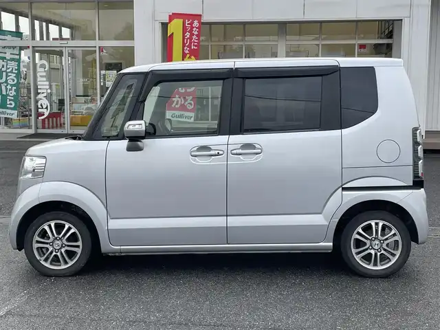 ホンダ Ｎ ＢＯＸ G SSパッケージ 千葉県 2015(平27)年 6.2万km カトラリーシルバーM 純正ナビ【ワンセグ、BT、DVD、CD】/前席シートヒーター/純正14インチアルミホイール/ETC/バックカメラ/両側パワースライドドア/オートライト/ステアリングスイッチ/プッシュスタート/アイドリングストップ/純正フロアマット/取説・ナビ説/スマートキー×２