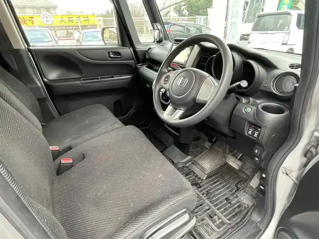 ホンダ Ｎ ＢＯＸ G SSパッケージ 千葉県 2015(平27)年 6.2万km カトラリーシルバーM 純正ナビ【ワンセグ、BT、DVD、CD】/前席シートヒーター/純正14インチアルミホイール/ETC/バックカメラ/両側パワースライドドア/オートライト/ステアリングスイッチ/プッシュスタート/アイドリングストップ/純正フロアマット/取説・ナビ説/スマートキー×２