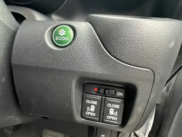 ホンダ Ｎ ＢＯＸ G SSパッケージ 千葉県 2015(平27)年 6.2万km カトラリーシルバーM 純正ナビ【ワンセグ、BT、DVD、CD】/前席シートヒーター/純正14インチアルミホイール/ETC/バックカメラ/両側パワースライドドア/オートライト/ステアリングスイッチ/プッシュスタート/アイドリングストップ/純正フロアマット/取説・ナビ説/スマートキー×２