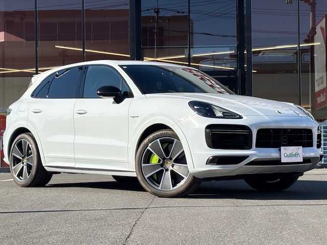 ポルシェ ポルシェ カイエン ターボS E－HV 宮城県 2021(令3)年 2.4万km パール 登録時走行距離23533km/純正オービスレーダー/純正フロアマット/パノラミックサンルーフ/追従式クルーズコントロール/パドルシフト/ETC2.0/スペアキー/ブルXスタースピーカー/パワーバックドア/レザーシート/純正アルミホイール/純正黄緑キャリパー/全席シートヒーター/全席エアシート/アラウンドビューモニター/アクティブサスペンションマネージメント/パーキングアシスト/衝突警告システム/距離警告システム/ヘッドアップディスプレイ/車線変更アシスト