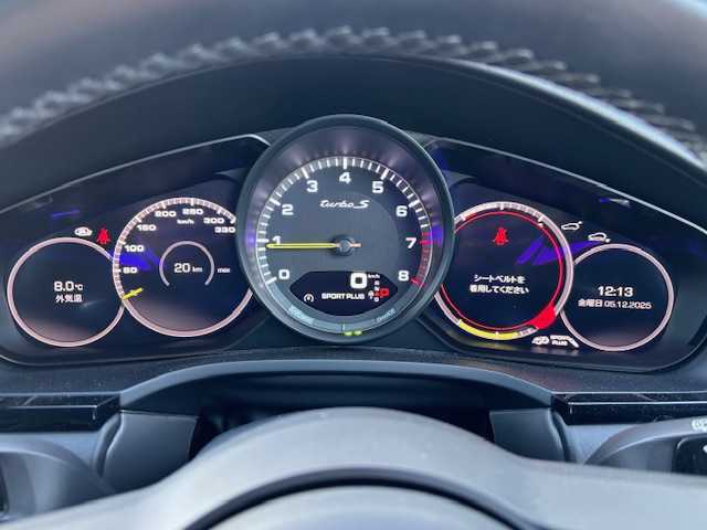 ポルシェ ポルシェ カイエン ターボS E－HV 宮城県 2021(令3)年 2.4万km パール 登録時走行距離23533km/純正オービスレーダー/純正フロアマット/パノラミックサンルーフ/追従式クルーズコントロール/パドルシフト/ETC2.0/スペアキー/ブルXスタースピーカー/パワーバックドア/レザーシート/純正アルミホイール/純正黄緑キャリパー/全席シートヒーター/全席エアシート/アラウンドビューモニター/アクティブサスペンションマネージメント/パーキングアシスト/衝突警告システム/距離警告システム/ヘッドアップディスプレイ/車線変更アシスト