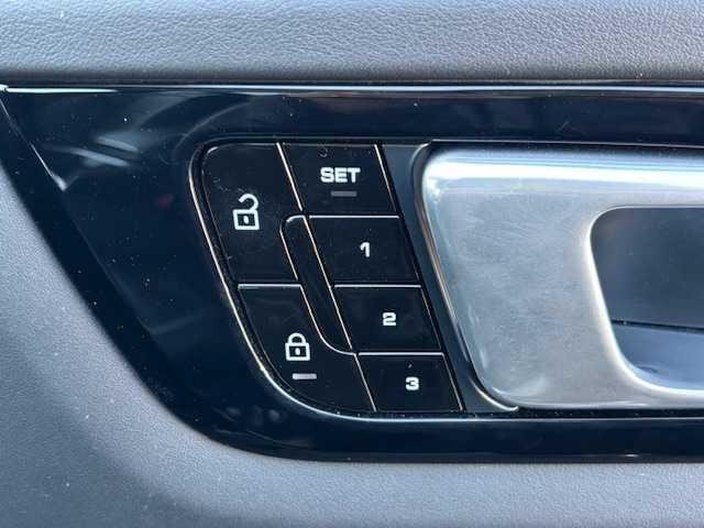 ポルシェ ポルシェ カイエン ターボS E－HV 宮城県 2021(令3)年 2.4万km パール 登録時走行距離23533km/純正オービスレーダー/純正フロアマット/パノラミックサンルーフ/追従式クルーズコントロール/パドルシフト/ETC2.0/スペアキー/ブルXスタースピーカー/パワーバックドア/レザーシート/純正アルミホイール/純正黄緑キャリパー/全席シートヒーター/全席エアシート/アラウンドビューモニター/アクティブサスペンションマネージメント/パーキングアシスト/衝突警告システム/距離警告システム/ヘッドアップディスプレイ/車線変更アシスト