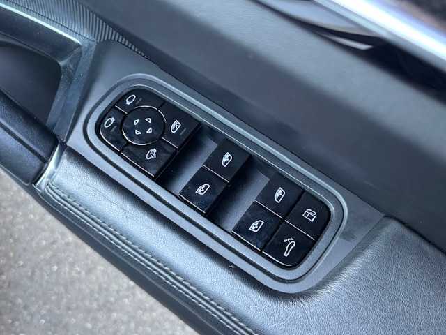 ポルシェ ポルシェ カイエン ターボS E－HV 宮城県 2021(令3)年 2.4万km パール 登録時走行距離23533km/純正オービスレーダー/純正フロアマット/パノラミックサンルーフ/追従式クルーズコントロール/パドルシフト/ETC2.0/スペアキー/ブルXスタースピーカー/パワーバックドア/レザーシート/純正アルミホイール/純正黄緑キャリパー/全席シートヒーター/全席エアシート/アラウンドビューモニター/アクティブサスペンションマネージメント/パーキングアシスト/衝突警告システム/距離警告システム/ヘッドアップディスプレイ/車線変更アシスト