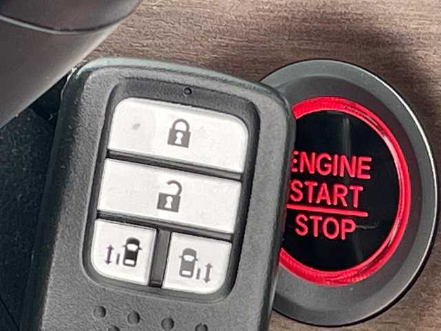 ホンダ フリード＋ G ホンダセンシング 愛知県 2022(令4)年 4万km クリスタルブラックパール ホンダセンシング　/社外ナビ　/両側電動　/レーダークルコン　/バックカメラ　/コーナーセンサー　/ＥＴＣ　/ＬＥＤヘッド　/レーンキープアシスト　/フルセグＴＶ　/ＣＤ　/ＤＶＤ　/Ｂｌｕｅｔｏｏｔｈ　/プッシュスタート/ステアリングスイッチ/スマートキー