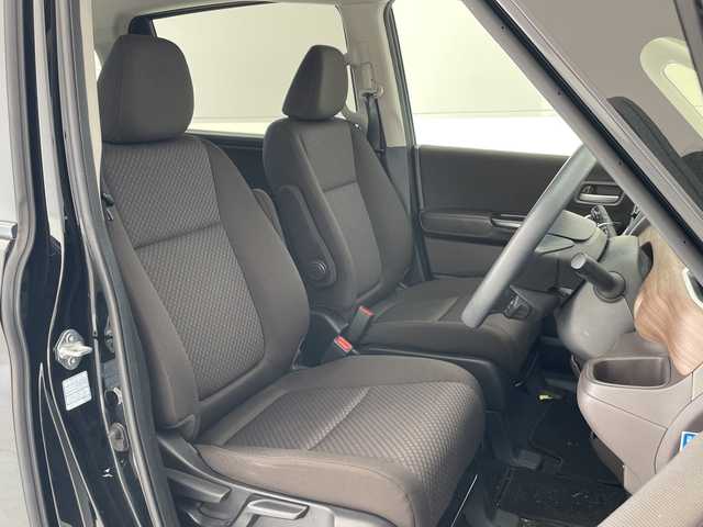 ホンダ フリード＋ G ホンダセンシング 愛知県 2022(令4)年 4万km クリスタルブラックパール ホンダセンシング　/社外ナビ　/両側電動　/レーダークルコン　/バックカメラ　/コーナーセンサー　/ＥＴＣ　/ＬＥＤヘッド　/レーンキープアシスト　/フルセグＴＶ　/ＣＤ　/ＤＶＤ　/Ｂｌｕｅｔｏｏｔｈ　/プッシュスタート/ステアリングスイッチ/スマートキー