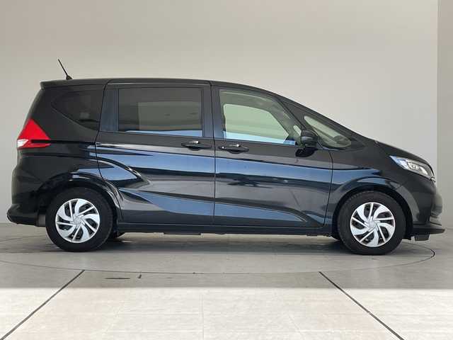 ホンダ フリード＋ G ホンダセンシング 愛知県 2022(令4)年 4万km クリスタルブラックパール ホンダセンシング　/社外ナビ　/両側電動　/レーダークルコン　/バックカメラ　/コーナーセンサー　/ＥＴＣ　/ＬＥＤヘッド　/レーンキープアシスト　/フルセグＴＶ　/ＣＤ　/ＤＶＤ　/Ｂｌｕｅｔｏｏｔｈ　/プッシュスタート/ステアリングスイッチ/スマートキー