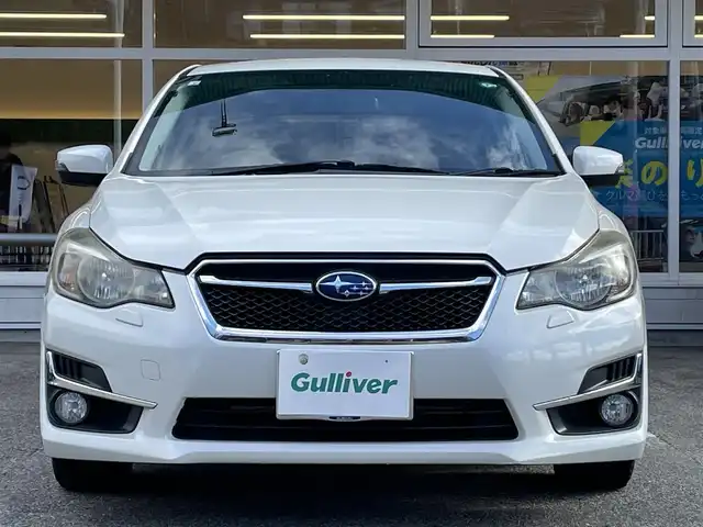 スバル インプレッサ スポーツ 1．6i－S 岐阜県 2015(平27)年 14.5万km クリスタルホワイトP ワンオーナー/4WD/SDナビ/【Bluetooth．CD.DVD.AM/FM．USB】/ハーフレザーシート/純正フロアマット/バックカメラ/ETC/横滑り防止装置/ウィンカーミラー/ドアバイザー/キセノンヘッドライト/フォグライト/スマートキー/積み込みサマータイヤ/保証書/取扱説明書/スペアキー