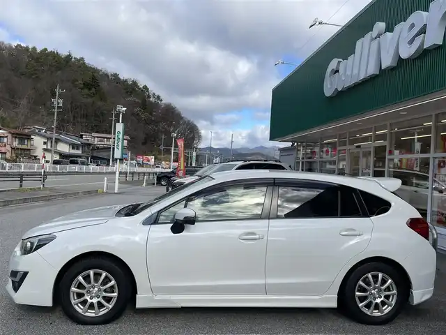 スバル インプレッサ スポーツ 1．6i－S 岐阜県 2015(平27)年 14.5万km クリスタルホワイトP ワンオーナー/4WD/SDナビ/【Bluetooth．CD.DVD.AM/FM．USB】/ハーフレザーシート/純正フロアマット/バックカメラ/ETC/横滑り防止装置/ウィンカーミラー/ドアバイザー/キセノンヘッドライト/フォグライト/スマートキー/積み込みサマータイヤ/保証書/取扱説明書/スペアキー