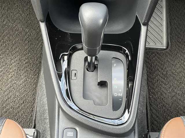 トヨタ ヤリスクロス Z アドベンチャー 岐阜県 2023(令5)年 1.3万km ブラックマイカ 純正ディスプレイオーディオ/AM FM BT TV/バックカメラ/ハーフレザー/前席パワーシート/前席シートヒーター/電動リアゲート/ステアリングヒーター/純正フロアマット/オートライト/エンジンスターター/ウインカーミラー/フォグライト