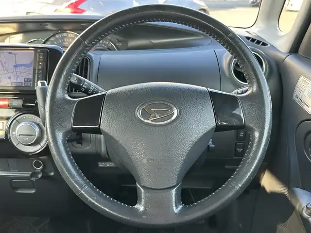 ダイハツ タント カスタム RS 広島県 2013(平25)年 8.7万km ブラックマイカメタリック ターボ/純正ナビ/「CD/DVD/Bluetooth」/フルセグTV/ETC/パワースライドドア/左側センターピラーレス/スマートキー/HIDヘッドライト/フォグランプ/純正15インチAW/アイドリングストップ/純正フロアマット/保証書/取扱説明書