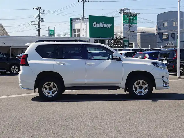 トヨタ ランドクルーザー プラド TX Lパッケージ 山形県 2022(令4)年 2.7万km ホワイトパールクリスタルシャイン ワンオーナー車/4WD/サンルーフ/7人乗り/MODELLISTAエアロ/セーフティセンス/レザーシート/パワーシート/シートヒーター/エアシート/横滑り防止装置/純正オーディオ/　【CD USB AUX】/コーナーセンサー/LEDライト/フォグランプ/ウィンカーミラー/純正フロアマット/純正ドアバイザー/保証書、取説あり